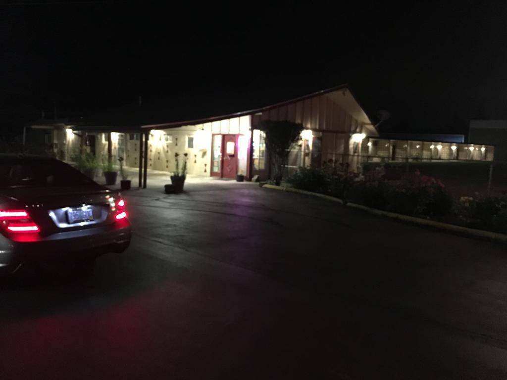 Budget Inn Motel วูดเบิร์น ภายนอก รูปภาพ