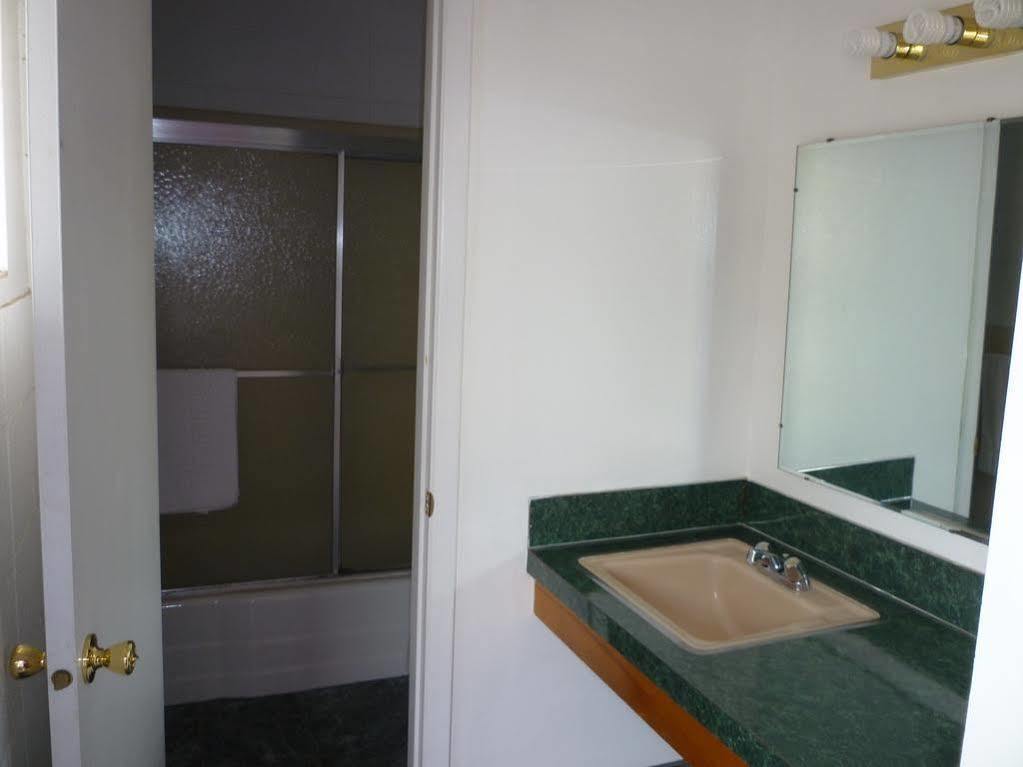 Budget Inn Motel วูดเบิร์น ภายนอก รูปภาพ