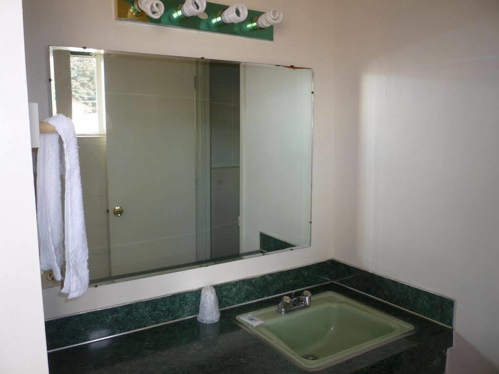 Budget Inn Motel วูดเบิร์น ภายนอก รูปภาพ